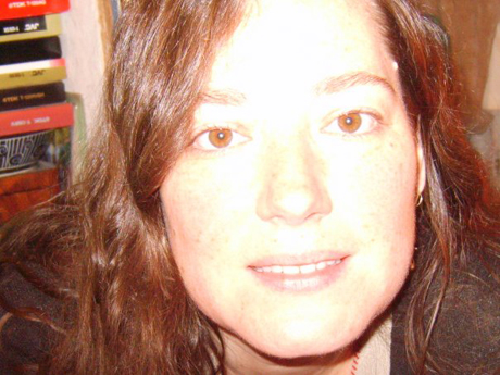 Anne Of Visual Art Studio needs our help.