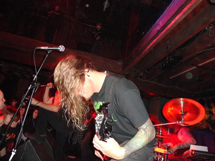 sixfeetunder_011.jpg sixfeetunder_011.jpg