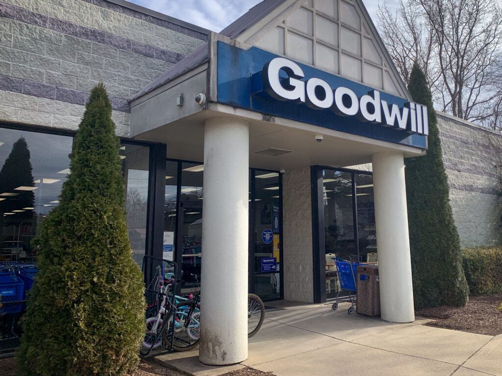 Thrifting-by-Jenna-Zachry_RVA-Magazine-2026