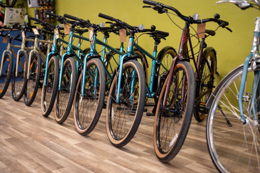 Field Trip Bike Shop_Интервью Джоэла Алфорда и фотографии Р. Энтони Харриса_Журнал RVA 2026