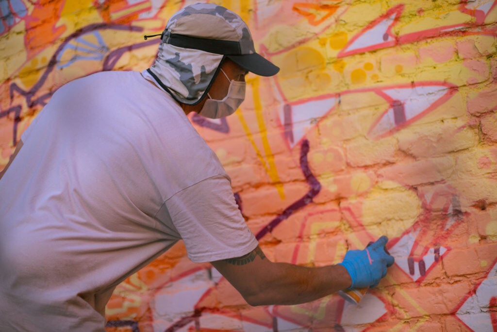Latino-mural-by-R-Anthony-Harris_photo-by-@crtveambvrt-_RVA-Magazine-2026