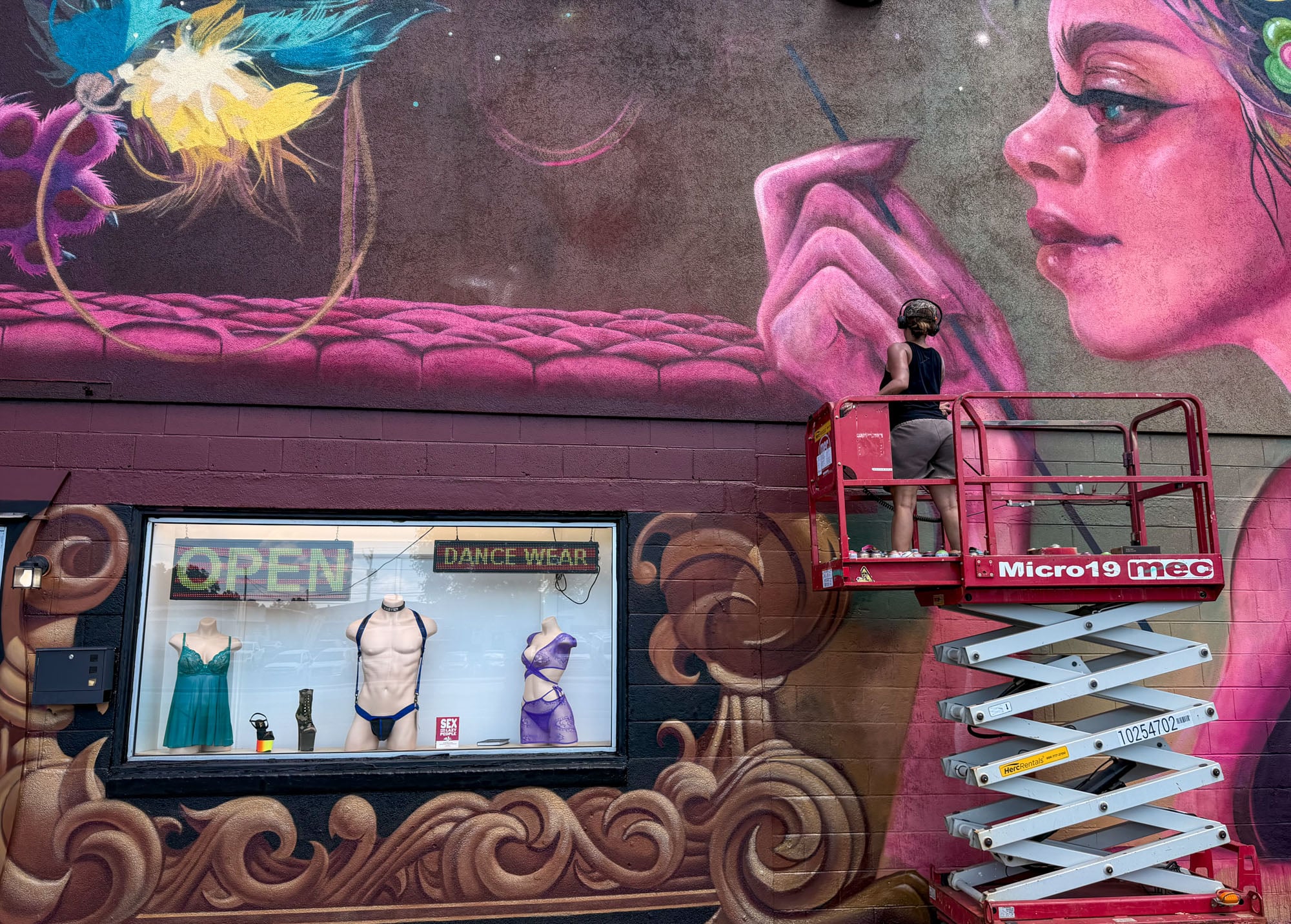 Jesse-Smith_Tatiana-Suarez-Romantix-mural_by-R-Anthony-Harris_RVA-Magazine-2026